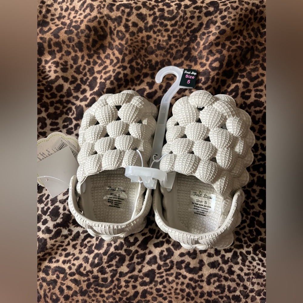 New First Steps by Stepping Stones Khaki Bubble Slides Bolt Charm Kids size 5-6 - Picture 3 of 5
